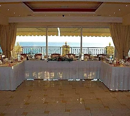 Aloha Hotel 3*